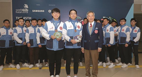 香港選手出戰多個比賽項目,共奪得11個項目優異獎章。若以「平均獎牌分數(Average Medal Points)」計算,香港代表隊由前一屆全球第32名,上升至第26名。 香港選手出戰多個比賽項目,共奪得11個項目優異獎章。若以「平均獎牌分數(Average Medal Points)」計算,香港代表隊由前一屆全球第32名,上升至第26名。