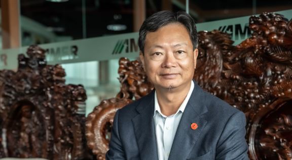 陳文平說,新加坡向來積極開拓新機遇。「如一級方程式大賽,我們沒正式賽道,加上日間天氣熱不宜作賽。我們便把街道變作賽道,改在晚間舉行。去年賽事吸引33萬人, 當中一半是旅客,比疫情前還多。」 陳文平說,新加坡向來積極開拓新機遇。「如一級方程式大賽,我們沒正式賽道,加上日間天氣熱不宜作賽。我們便把街道變作賽道,改在晚間舉行。去年賽事吸引33萬人, 當中一半是旅客,比疫情前還多。」