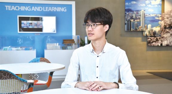 魏亮說,從事工料測量工作,見證工程項目由圖紙變作實物,很有滿足感。 魏亮說,從事工料測量工作,見證工程項目由圖紙變作實物,很有滿足感。